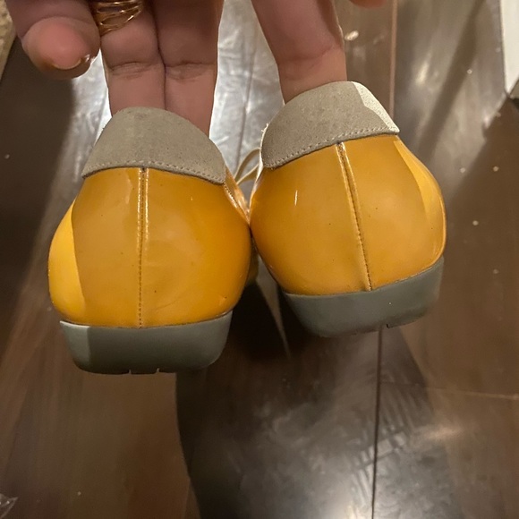 Prada . - Picture 2 of 5